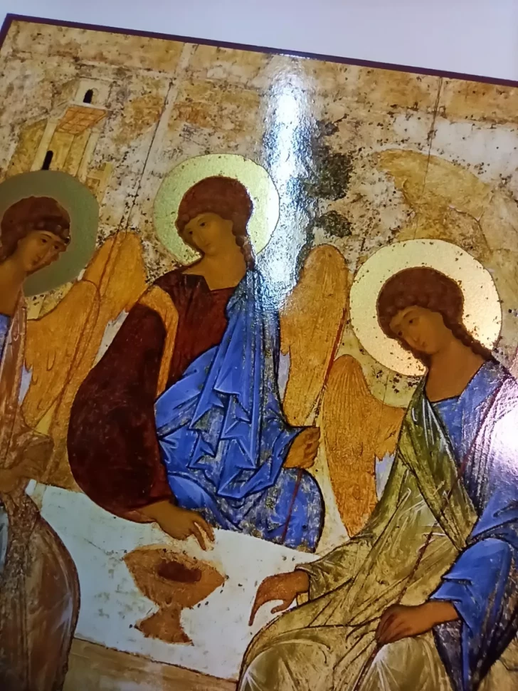 Икона Святая Троица в киоте